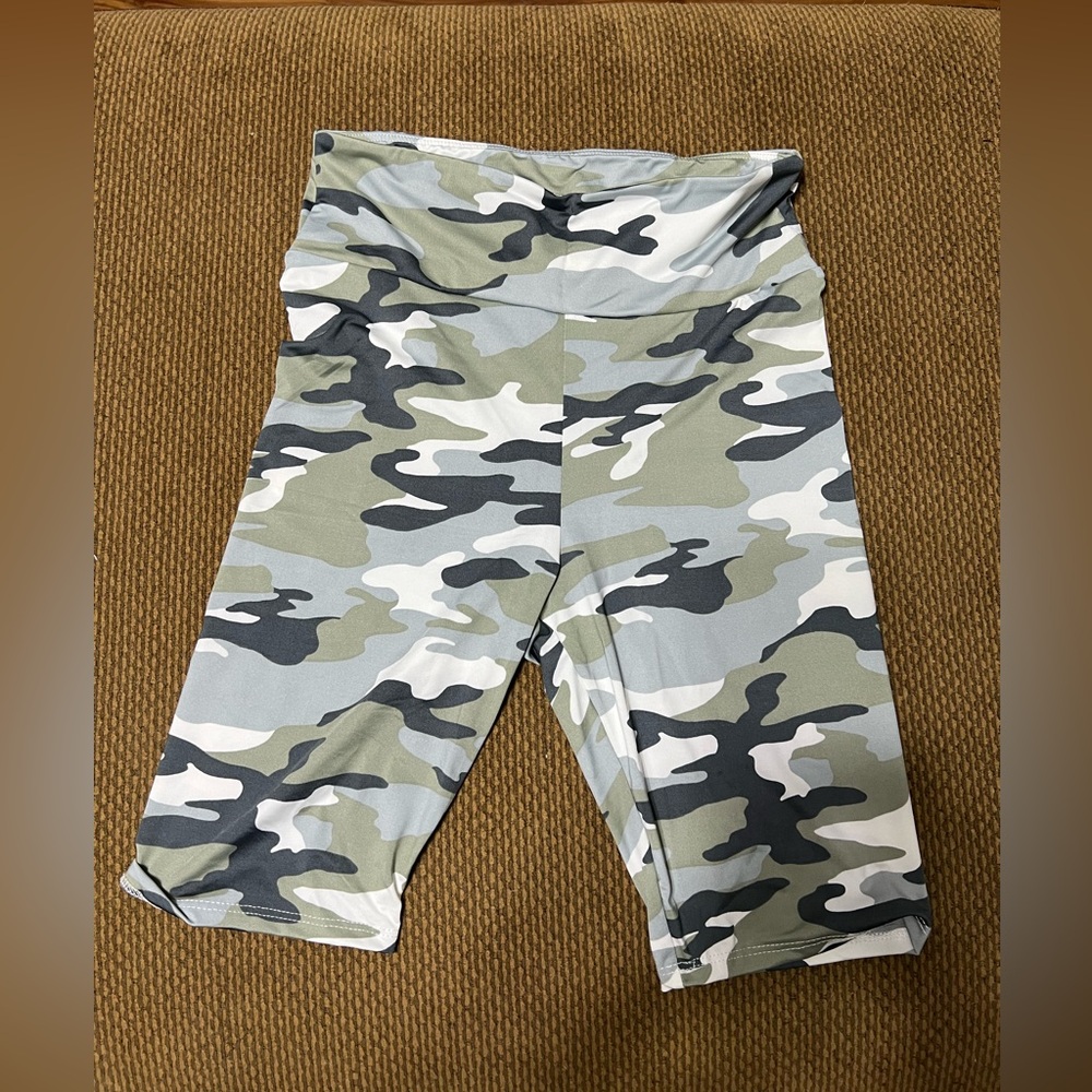 White Birch Womens Camo shorts- Gray and Green